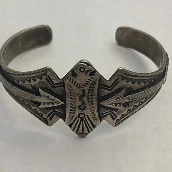 vintage Fred Harvey Thunderbird whirling log Sterling cuff - Picture 1 of 5
